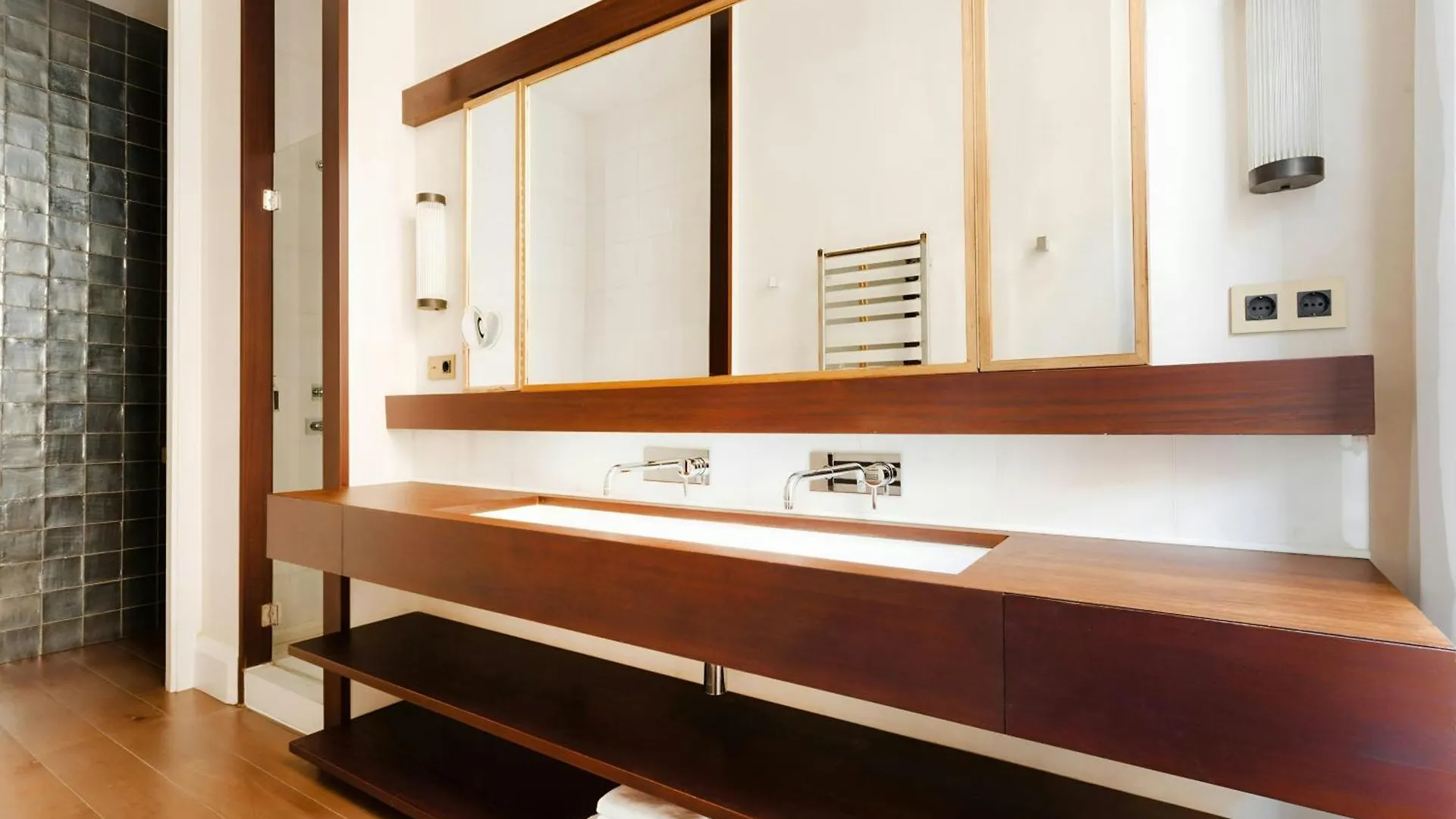 ברצלונה Do Placa Reial Hotel Gothic Quarter, Sonder By Marriott Bonvoy