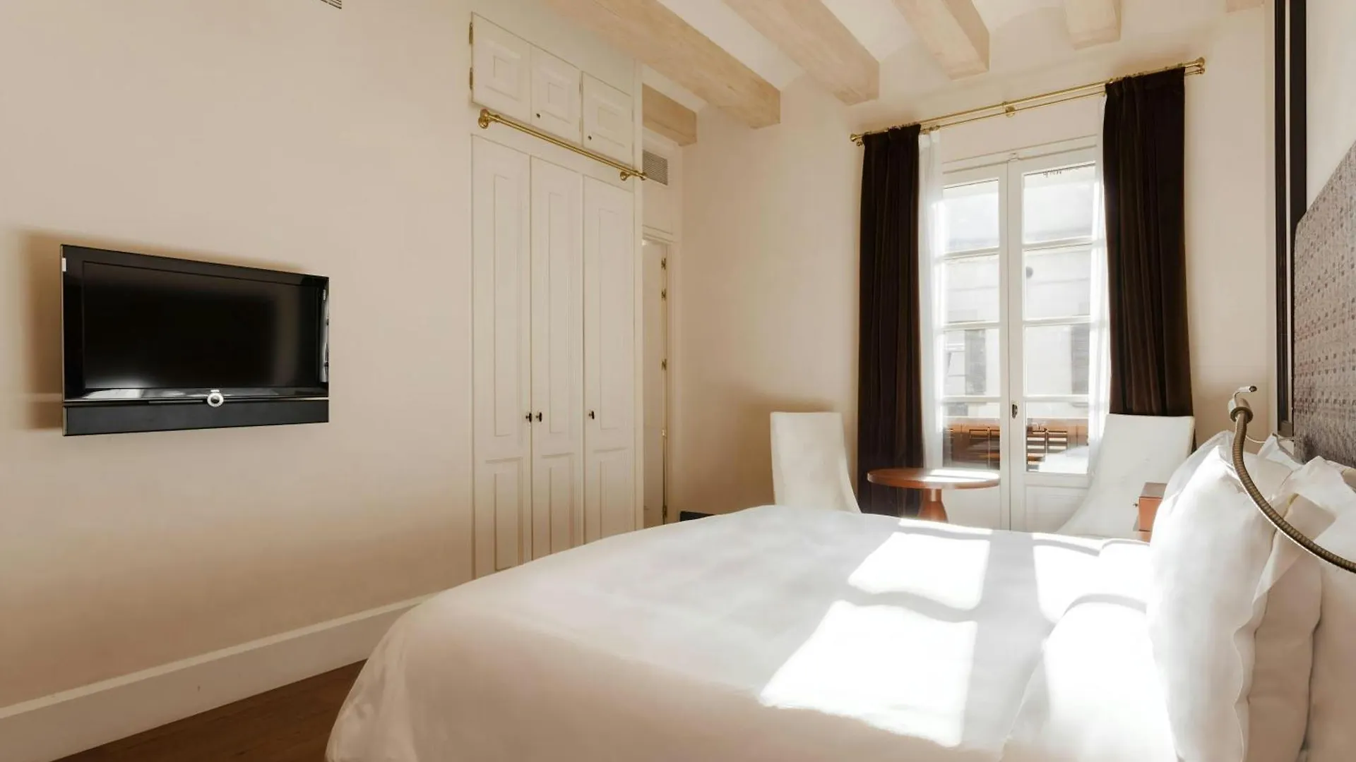 ברצלונה Do Placa Reial Hotel Gothic Quarter, Sonder By Marriott Bonvoy