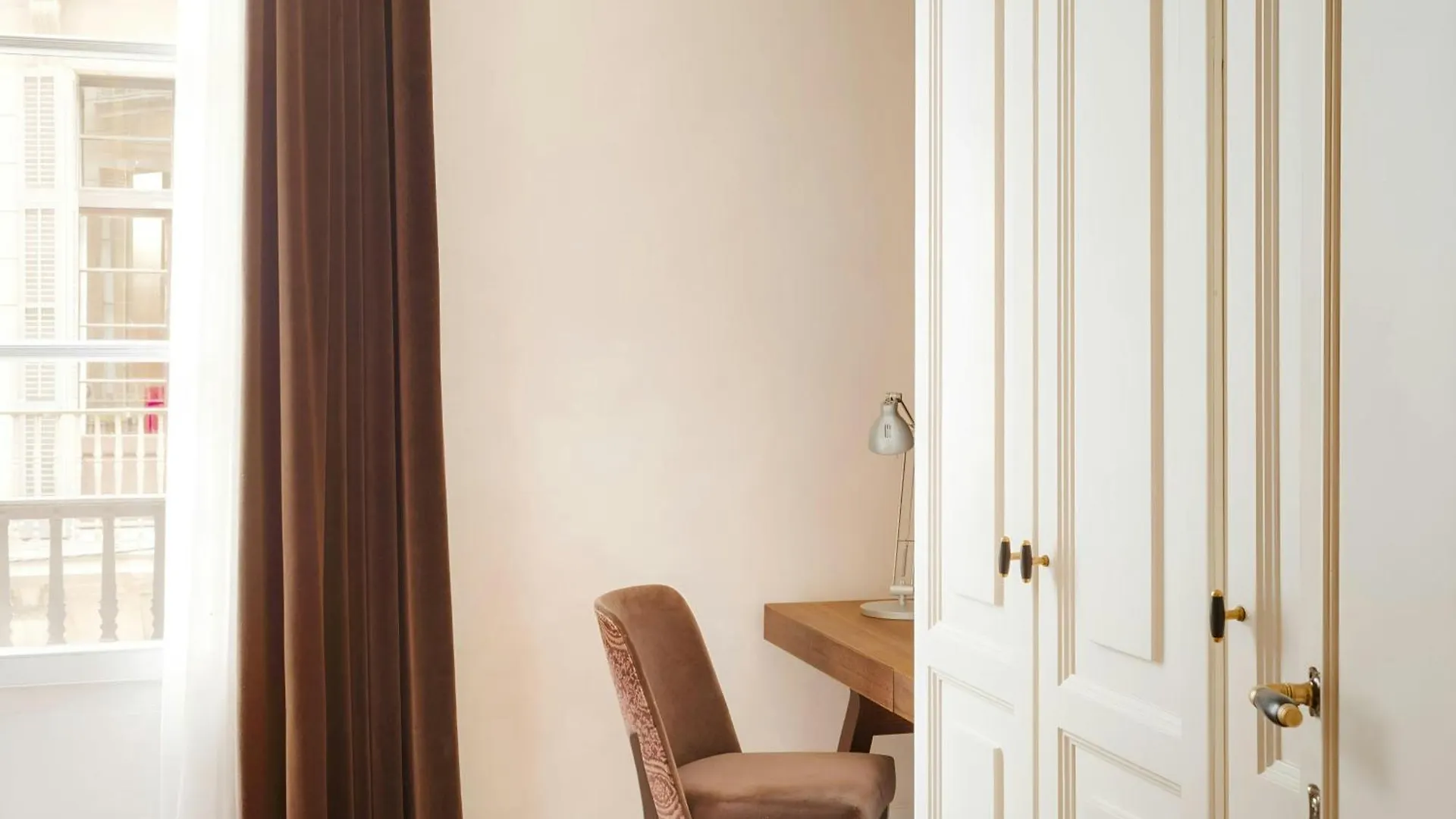 ברצלונה Do Placa Reial Hotel Gothic Quarter, Sonder By Marriott Bonvoy