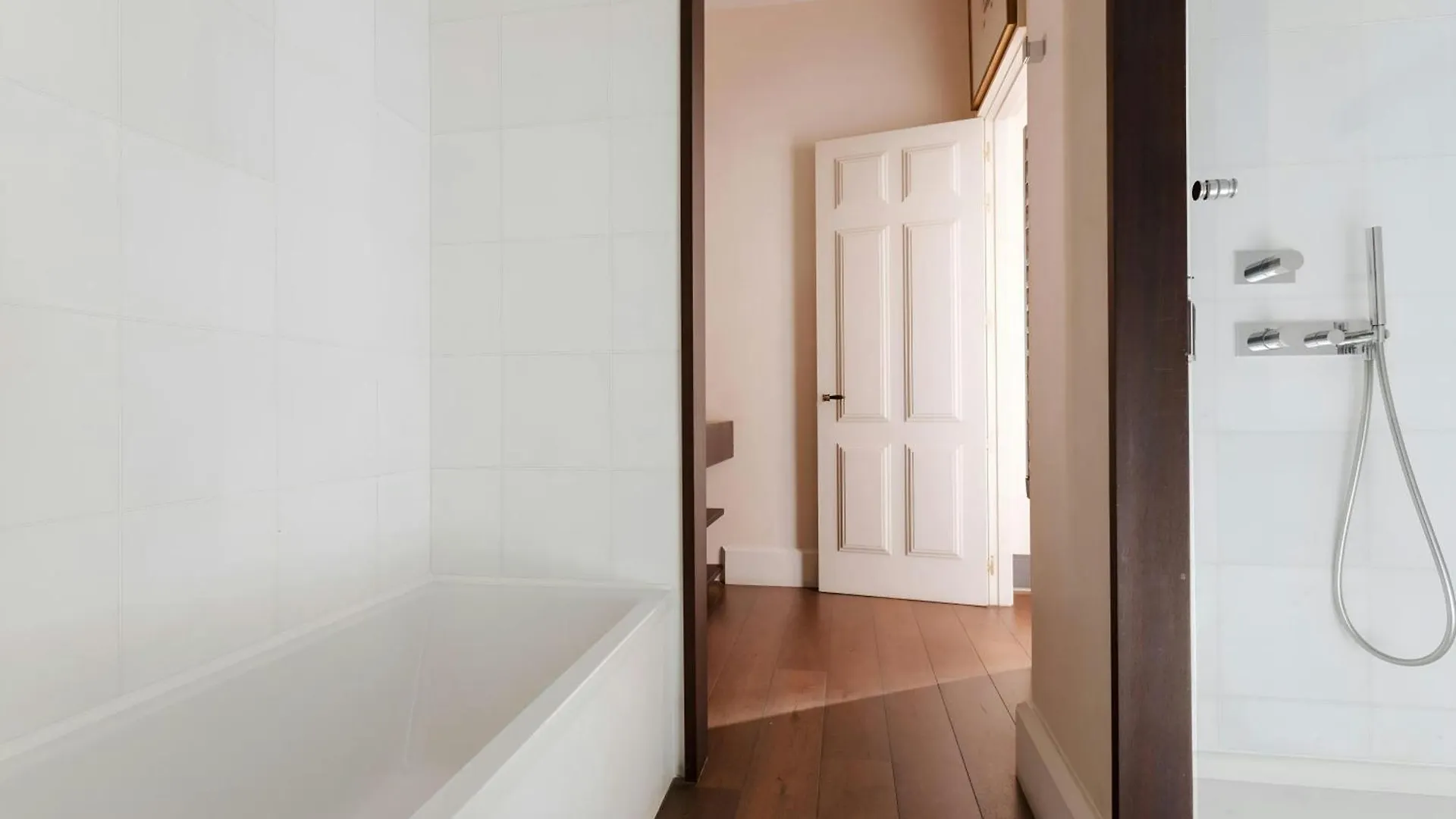 ברצלונה Do Placa Reial Hotel Gothic Quarter, Sonder By Marriott Bonvoy
