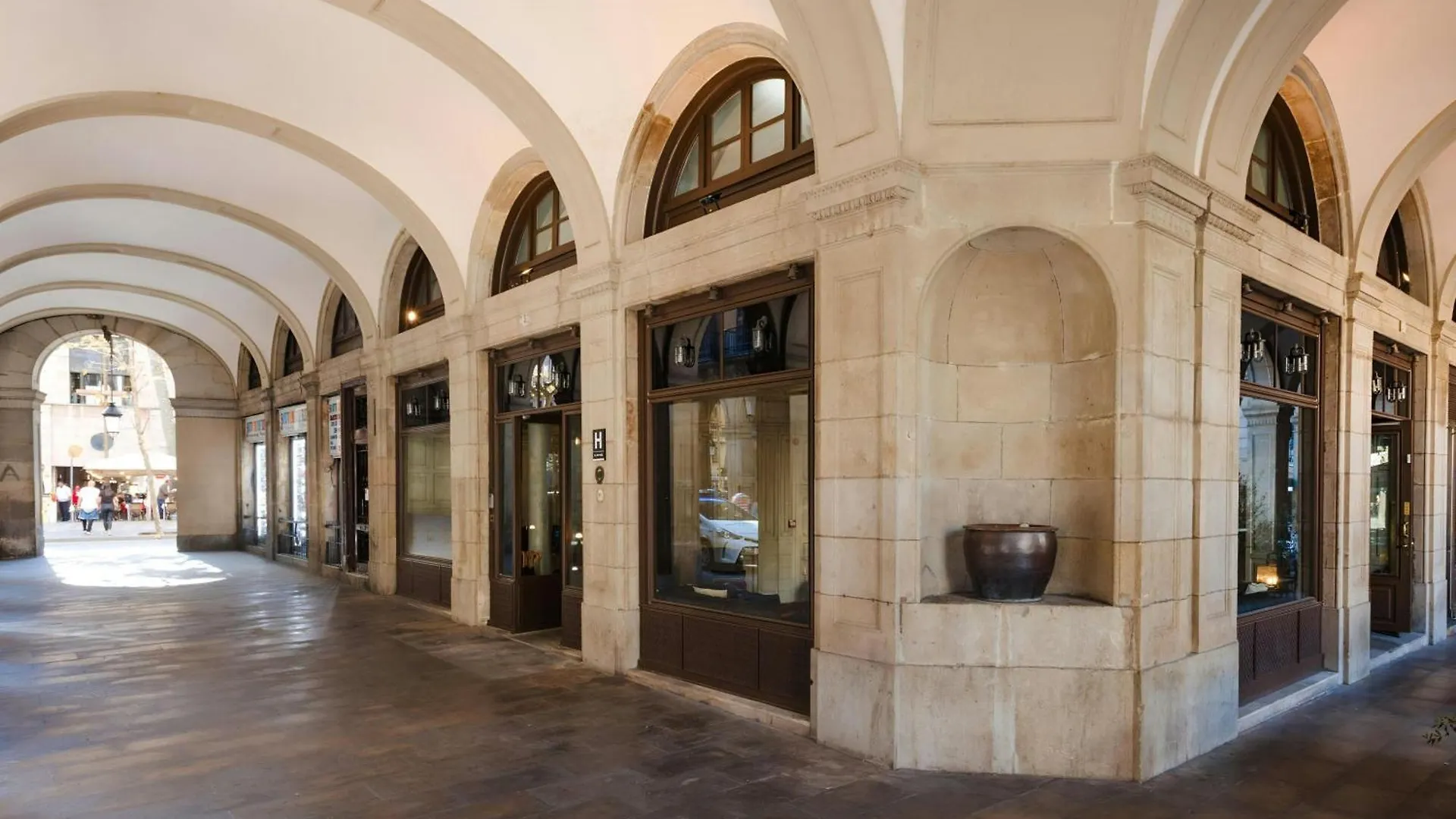 Do Placa Reial Hotel Gothic Quarter, Sonder By Marriott Bonvoy Barcelona 5*,  Spanien